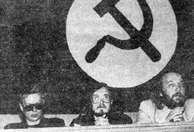 Limonov (vlevo) a Dugin (vpravo) pod praporem Nacionálně-bolševické strany